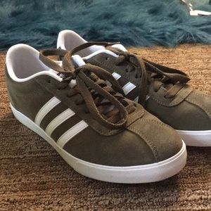 Adidas Sneakers